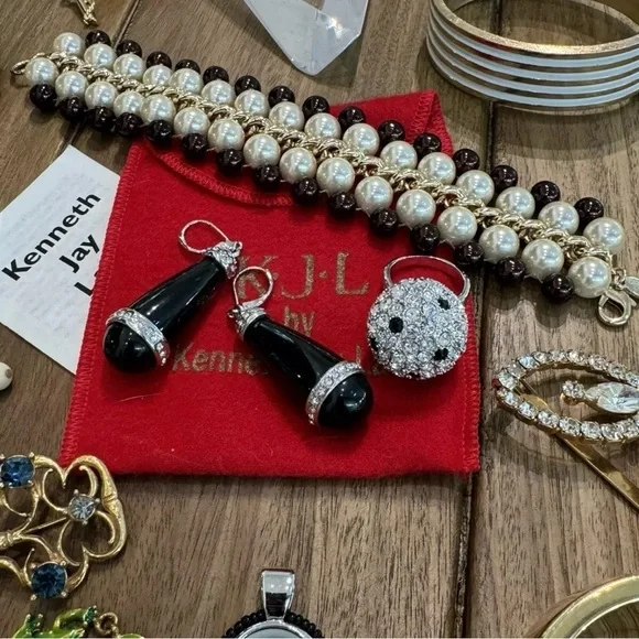 3 LBs vintage Costume Jewelry Lot~ All Wearable Gold silver pearls - Picture 5 of 7